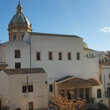 Palazzo De Castro *